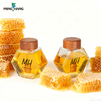 Stoples madu berbentuk lebah segi enam kosong dengan Dipper kotak kemasan tutup kayu dalam jumlah besar 90ml