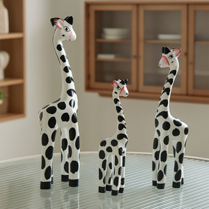 Juego de jirafas adorables de madera hechas a mano, familia de tres, decoración para sala de estar, estilo minimalista, paquete de varias piezas - Product Image 1