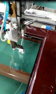 Machine de colle de verre CNC pour fenêtres et ligne de pressage de verre Machine de colle de porte et de fenêtre - Product Image 4