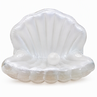 Chaise flottante gonflable en forme de coquillage avec logo personnalisé OEM, transat flottant transparent en PVC pour la vente en gros aux hôtels et complexes hôteliers