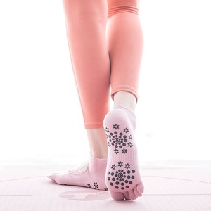 Phụ Nữ Không Trượt Năm Ngón Tay Barre Vớ Ba Lê Chéo Dây Đeo 5 Ngón Chân Yoga Pilates Vớ Với Nắm Mở Injinji Vớ Chân - Product Image 2