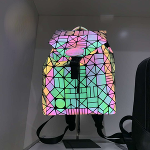 Vinilo Termotransferible Reflectante AC501 de Fabricación China, Rollo de Vinilo Termotransferible Personalizado para Camisetas - Product Image 3