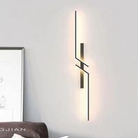 Applique murale LED minimaliste moderne en fer, design luxueux et simple avec télécommande, idéale pour chambre, salon, canapé et fond TV