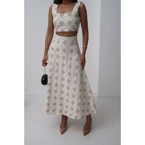 Conjunto de Dos Piezas Bordado de Lino para Mujer, Color Beige, Transpirable, Atuendo de Verano - Product Image 2