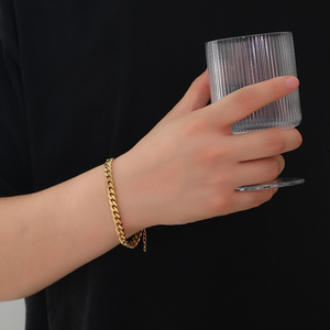 สร้อยข้อมือสแตนเลสสตีลเคลือบทอง 18K PVD ขัดเงาสองด้าน Aceworks สำหรับทุกเพศ |   กันน้ำและไม่ซีดจาง - Product Image 4