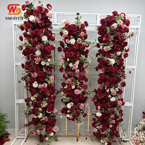 SMOOTH Camino de Mesa de Flores Artificiales Rosadas y Rojas Hechas a Mano para Decoración de Bodas y Eventos - Product Image 1