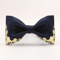 Nœud Papillon de Luxe pour Homme avec Bordure Métallique, Style Palais Baroque pour Marié de Mariage, Design Spectaculaire pour Tapis Rouge et Événements Gala