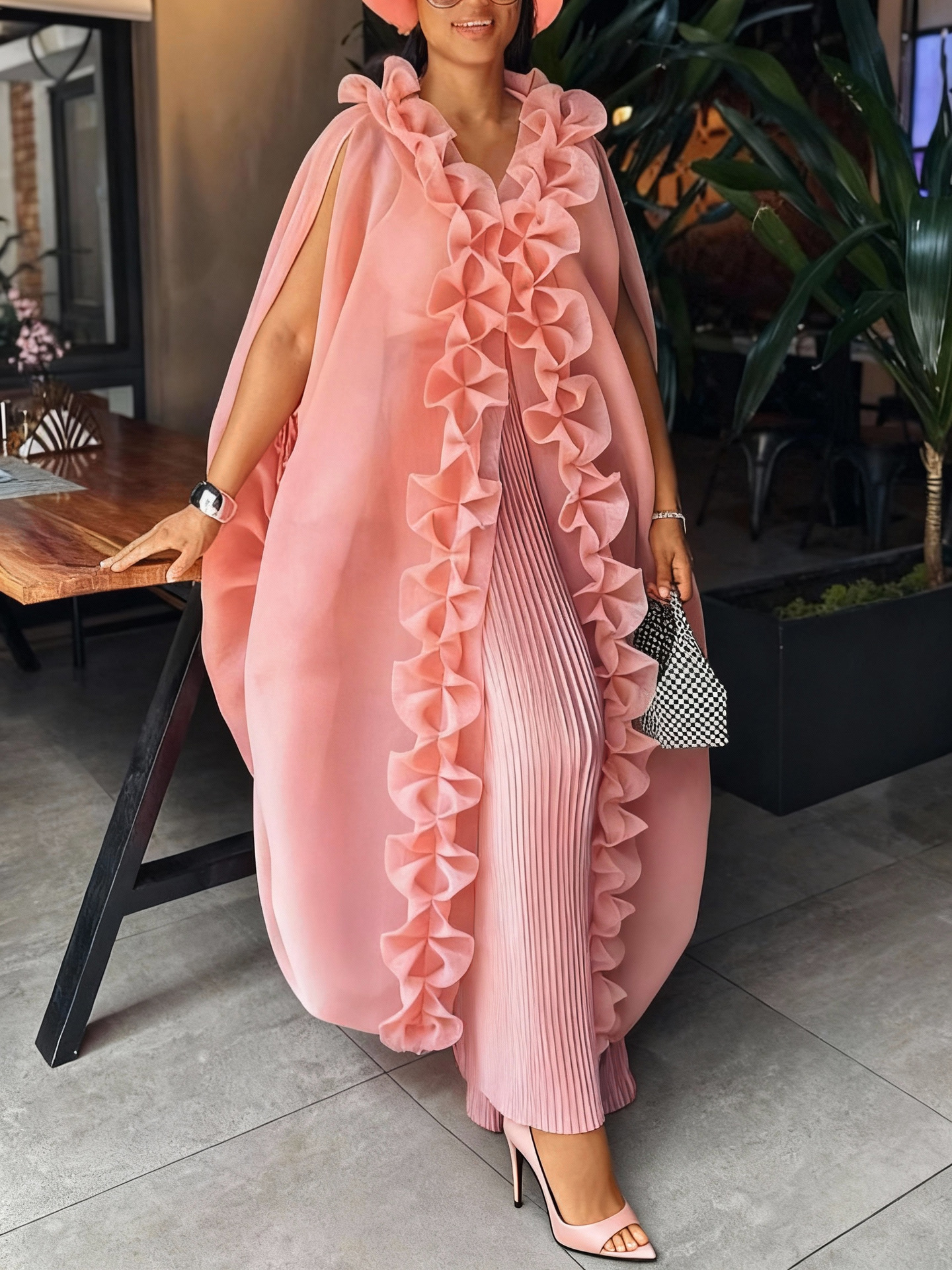 traje rosa