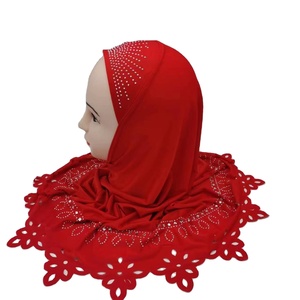 Hijab instantané en soie de glace avec broderie de diamants doux pour les enfants musulmans islamiques Hijab instantané personnalisé - Product Image 3