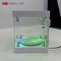 TERMEIN Boîte de présentation pour figurines avec projecteur LED RGB en acrylique écologique, base rotative, prise 12V