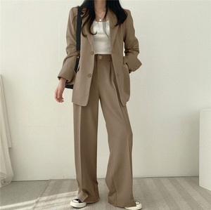 Completo Pantalone Due Pezzi da Donna Formale da Lavoro con Blazer a Doppio Petto e Pantaloni Eleganti - Product Image 1