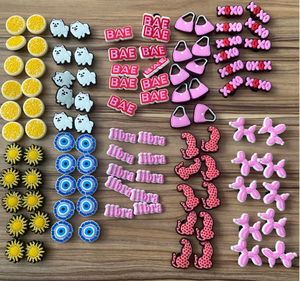 PVC Preppy Pink Lover Jeans scarpe Charms stanger Plant scarpe decorazioni fibbia per zoccoli accessori per ragazze bomboniere compleanno - Product Image 5