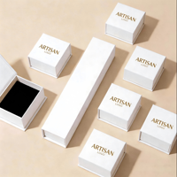 Boîte à bijoux magnétique en papier écologique, boîte cadeau en papier rigide de haute qualité pour le rangement et la présentation de bijoux, taille et design personnalisés