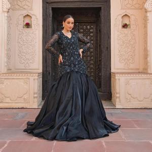 Nouvelle robe noire Fishcut avec paillettes traditionnelles brodées à la main perles Designer Party Wedding Wear - Product Image 1