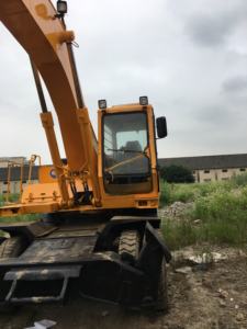 Pelle sur pneus Hyundai 200W-5 à haut rendement Original Japon Multifonctionnel Bonne condition Utilisé Hyundai 60w 120w 210w 150 Vente - Product Image 2