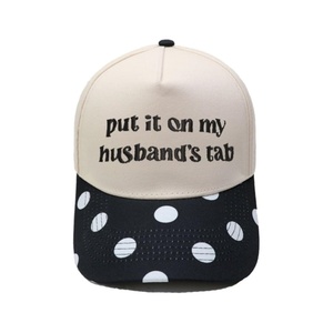 Casquette de baseball unisexe ajustable avec broderie 'Put It On My Husband's Tab' et motif à pois, visière incurvée - Product Image 1