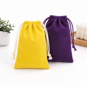 Sac cadeau en velours écologique avec fermeture à cordon et impression par transfert thermique - Product Image 4