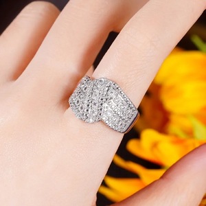 Anello da dito curvo da donna con design a linea semplice per uso quotidiano - Product Image 2