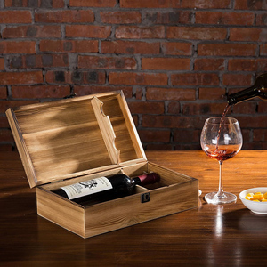 Scatola Regalo in Legno Scuro Bruciato per 2 Bottiglie - Contenitore Rustico con Chiusura in Metallo e Manico in Corda, per Champagne, Birra Artigianale - Product Image 3