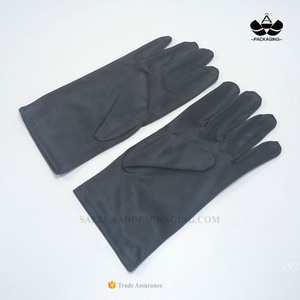 Guantes Negros de Microfibra Personalizados con Logotipo Blanco para Vendedoras de Joyería - Product Image 6