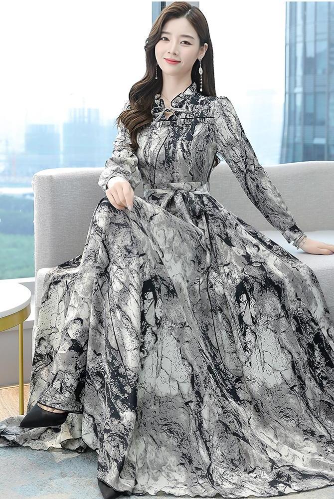 ladies print dresses Ohun African Dress ensuring youll look and feel great all night long Black Dotted Wrap Look Printed