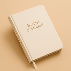 Diario A5 con Copertina Rigida in Ecopelle 'Be Kind to Yourself' per Cura Personale, Riflessione Quotidiana e Gratitudine, Regalo per la Salute Mentale - Product Image 6