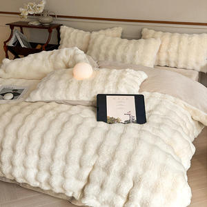 Housse de couette en <span class=keywords><strong>velours</strong></span> de lait épaissi quatre pièces de luxe ensemble de literie chaud d'hiver <span class=keywords><strong>lit</strong></span> confortable rempli de polyester géométrique King - Product Image 1
