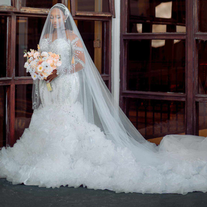 ชุดแต่งงานทรงเมอร์เมด LY-WD0755 ปักลายลูกไม้ประดับคริสตัลวิบวับ พร้อมชายกระโปรงยาวแบบปัดพื้น คอวี  ไซส์พลัส แต่งระบาย - Product Image 4