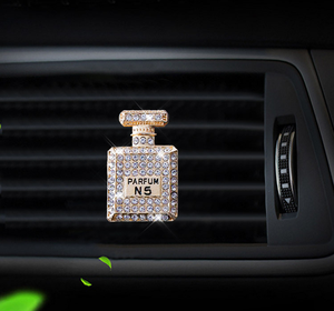 Porte-parfum <span class=keywords><strong>de</strong></span> sortie d'air pour voiture Bouteille <span class=keywords><strong>de</strong></span> parfum incrustée <span class=keywords><strong>de</strong></span> diamants créatifs Décoration <span class=keywords><strong>de</strong></span> la climatisation <span class=keywords><strong>de</strong></span> voiture Porte-arôme intérieur - Product Image 1