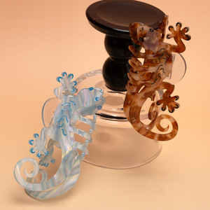 Pinza para el pelo de acetato de celulosa con diseño de Gecko, pintada con esmalte artesanal, estilo lagarto y tiburón, accesorios únicos para el cabello con forma de animales para mujer - Product Image 1