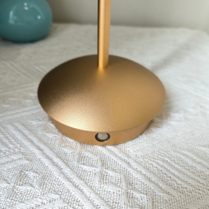 Zafferano <span class=keywords><strong>Pina</strong></span> Pro Lampe de table LED rechargeable sans fil Lampe de table de chevet à oxydation en aluminium à 4 températures de couleur - Product Image 4