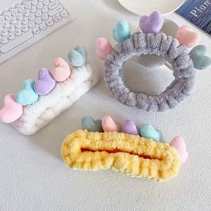 Ensemble bandeau et bracelet en peluche en forme de cœur pour femme, anti-humidité, pour le lavage du visage et le maintien des cheveux - Souvenir touristique - Product Image 3