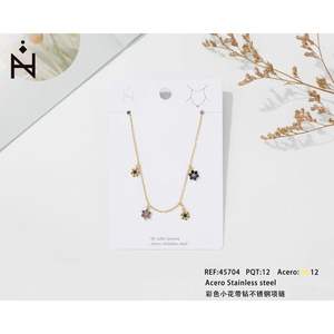 Collier plaqué or avec pendentif fleur de diamant, style mignon pour femme, à porter au quotidien - Product Image 1