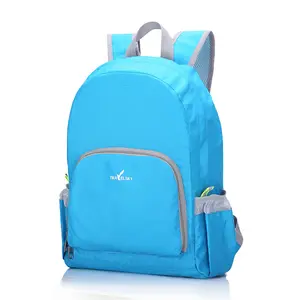 Tas punggung portabel warna hitam dan biru, tas ransel perjalanan lipat tahan aus, harga menarik