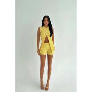 Conjunto de Shorts Mini Amarillos y Top de Punto para Mujer Alfie, Atuendo de Verano, Diseño de Dos Piezas por Encima de la Rodilla - Product Image 3