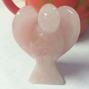 Statuetta di Angelo in Quarzo Rosa Naturale, Cristallo Curativo Intagliato per Decorazione Casa, Regalo da Collezione, Ornamento in Pietra Semi-Preziosa - Product Image 3