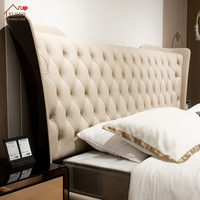Modernes Italienisches Design Anpassbares Nappa Echtleder Flügel-Kopfteil mit Knopfheftung Holzrahmen für Villa-Schlafzimmer
