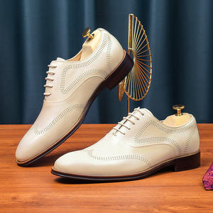 Chaussures décontractées en cuir véritable tendance, confortables et polyvalentes, chaussures en cuir pour hommes, chaussures en cuir formelles pour affaires, gravées - Product Image 4