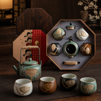 Service à thé en céramique chinoise avec motif lotus en relief, 4 tasses de 350 ml en grès haute température, et coffret cadeau octogonal en bois