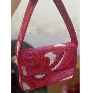 Sac à main en bandoulière brodé de perles de rocaille élégantes et élégantes avec sangle réglable fabriqué à la main - Product Image 1