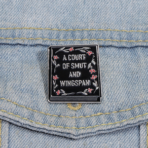 ACOTAR Inspiré Livre Émail Pin une Cour de Smut et Envergure Broche Badge Bijoux Cadeau pour Lecteurs Fans - Product Image 1