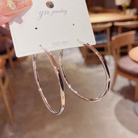 Boucles d'oreilles européennes et américaines S925 Silver Needle Huggie Hinged Hoop Boucles d'oreilles Huggie en or blanc 18K pour femmes