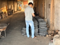 Charbon de bois en briquettes de sciure de bois OEM du Vietnam, haute performance thermique, sans fumée, pour barbecue extérieur, camping, restaurant, combustible