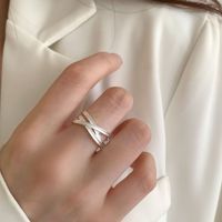 Anello Minimalista Geometrico in Rame Elettroplaccato per Donne, Design Versatile con Linee Intersecanti e Scanalature Verticali, Anello Personalizzato
