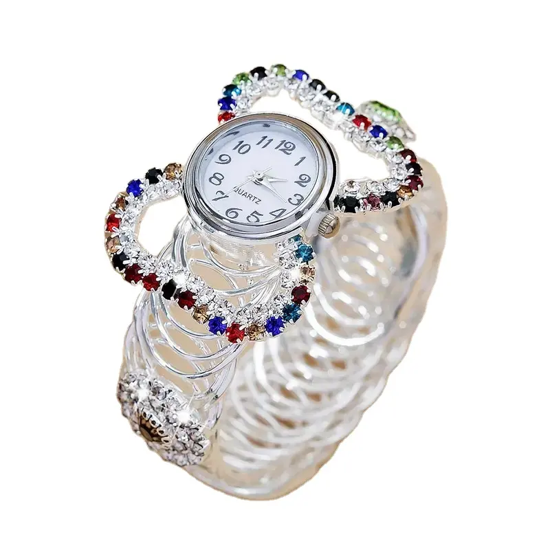 นาฬิกาสร้อยข้อมือใหม่ของผู้หญิงนาฬิกาผู้หญิงย้อนยุโรปและสหรัฐอเมริกาที่จับคู่เทรนด์ rhinestone ขอบนาฬิกาย้อนยุค