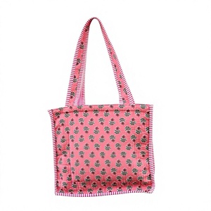Bolsos de mano con estampado de bloques indios, bolso de mano grande acolchado de algodón para mujer, bolso de viaje, regalo de cumpleaños para ella, bolso de regreso a la escuela - Product Image 1