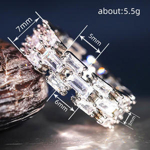 Anello DJ096 in Oro Bianco con Diamante Taglio Smeraldo Naturale Colore D, Gioiello Classico da Sposa per Donna - Product Image 4