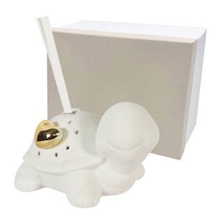 Bomboniere in Ceramica a Forma di Tartaruga con Diffusore a Cuore Dorato 14x9x7 Cm per Regali di Matrimonio - Product Image 1
