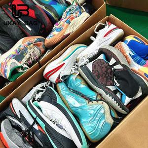 Chaussures de basket-ball pour hommes de marques internationales d'occasion en gros S4, styles multiples, bonne qualité, résistantes à l'usure et confortables - Product Image 3