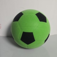 Ballon de football silencieux en mousse souple à surface rainurée pour l'entraînement des jeunes, idéal pour la pratique de football en salle (vente en gros)
